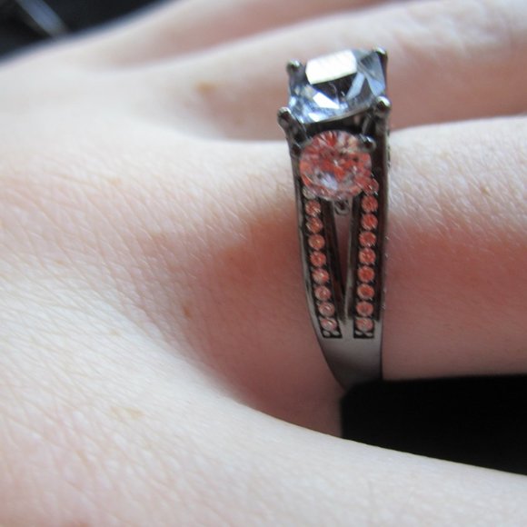 Stunning Blank & Silver Ring - Picture 2 of 6